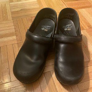 Black Dansko Shoes - Size 39